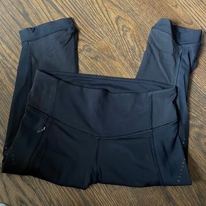 Lulu women’s capri - size 4 - great condition